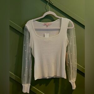Branch new pearl sleeve top